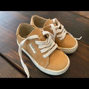 Piper Finn Natural Low Top Sneakers